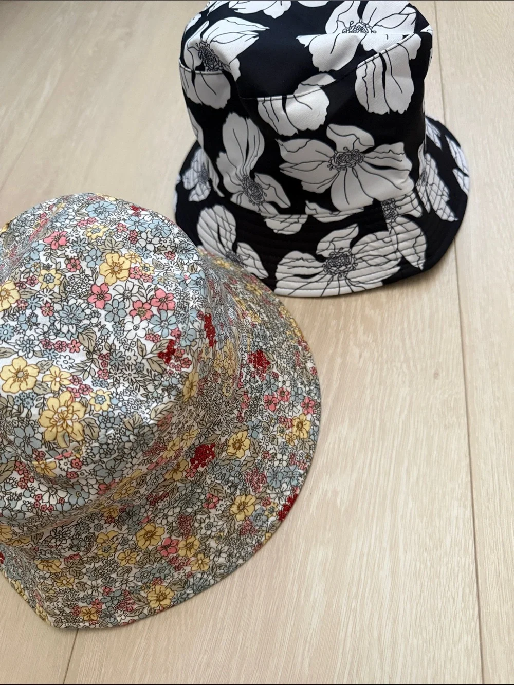Set of 2 Floral Print Bucket Hat — Multicolor Ditsy and Black White